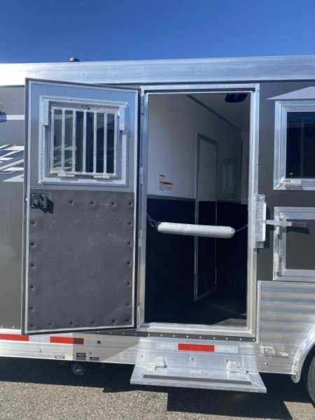 New 2023 SMC Laramie 3 Horse 14' Living Quarter Trailer