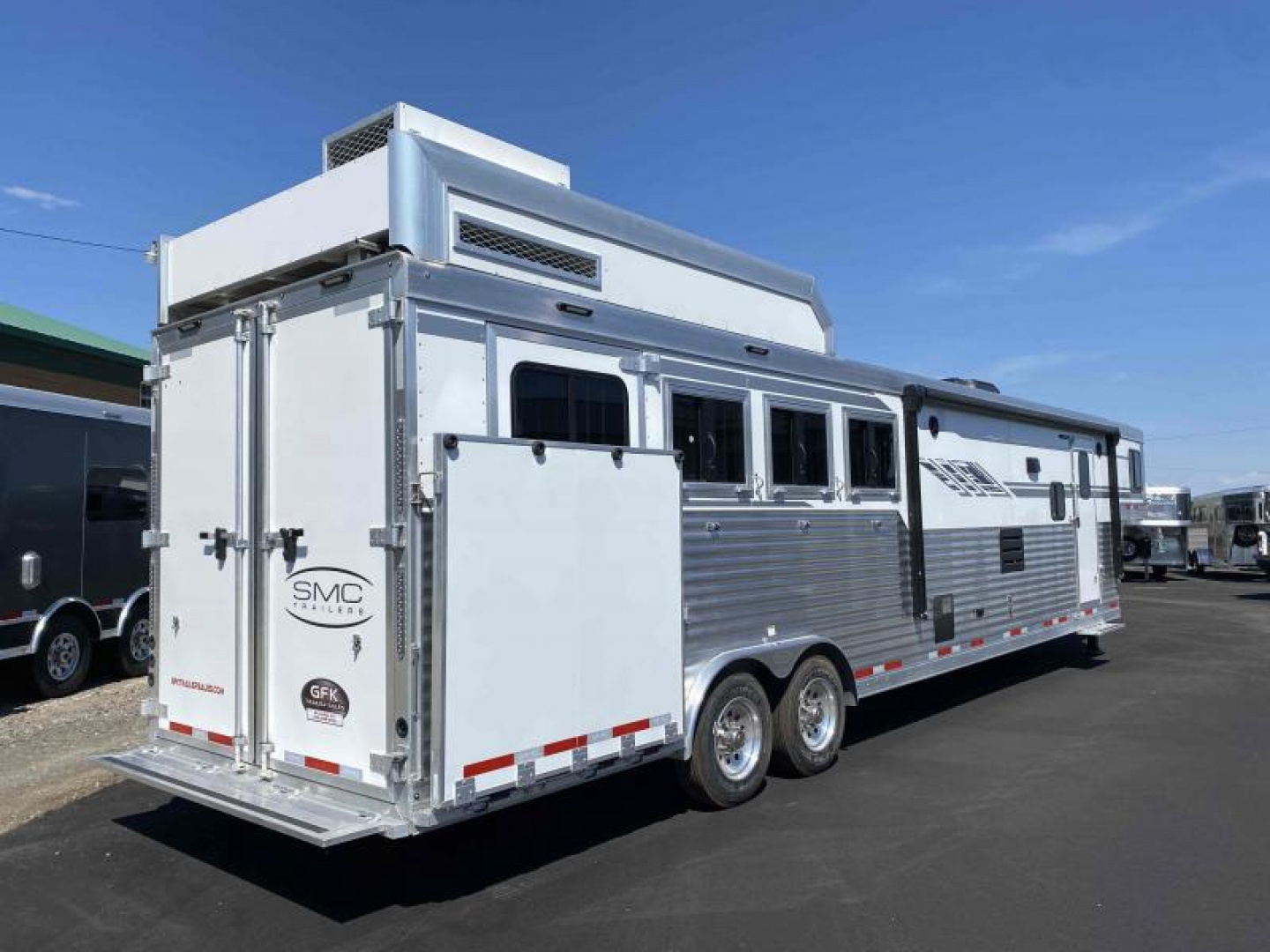 New 2023 SMC Laramie 4 Horse Side Load 14' LQ Trailer