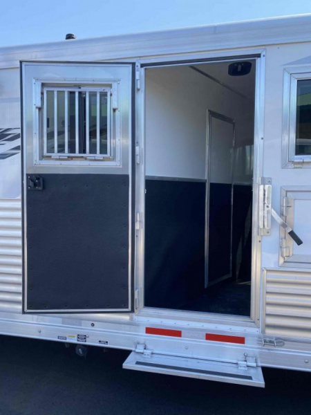 New 2023 SMC Laramie 4 Horse Side Load 14' LQ Trailer