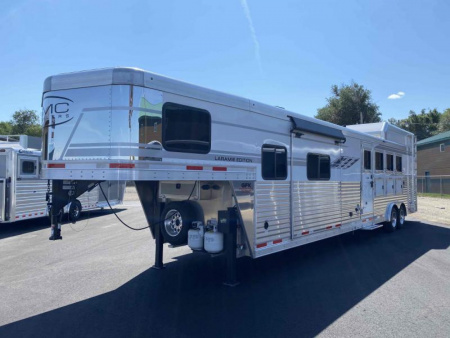 New 2023 SMC Laramie 4 Horse Side Load 14' LQ Trailer