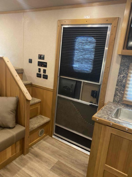 New 2023 SMC Laramie 4 Horse Side Load 14' LQ Trailer