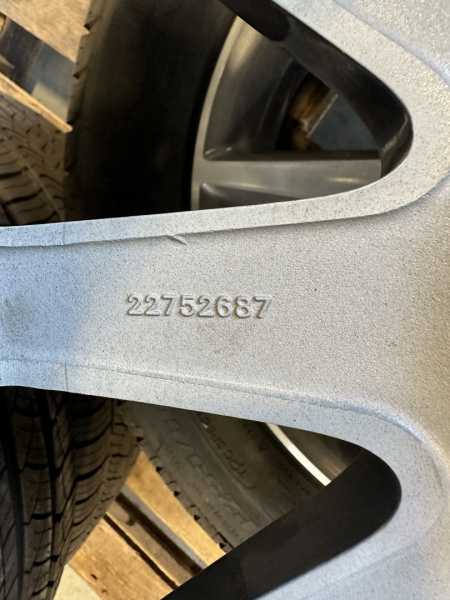 Used 2017 Buick takeoff wheels with buick center cap SUV