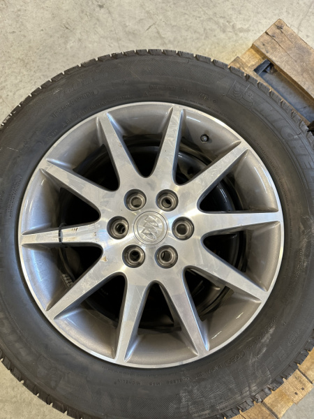 Used 2017 Buick takeoff wheels with buick center cap SUV