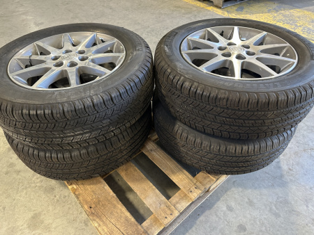 Used 2017 Buick takeoff wheels with buick center cap SUV