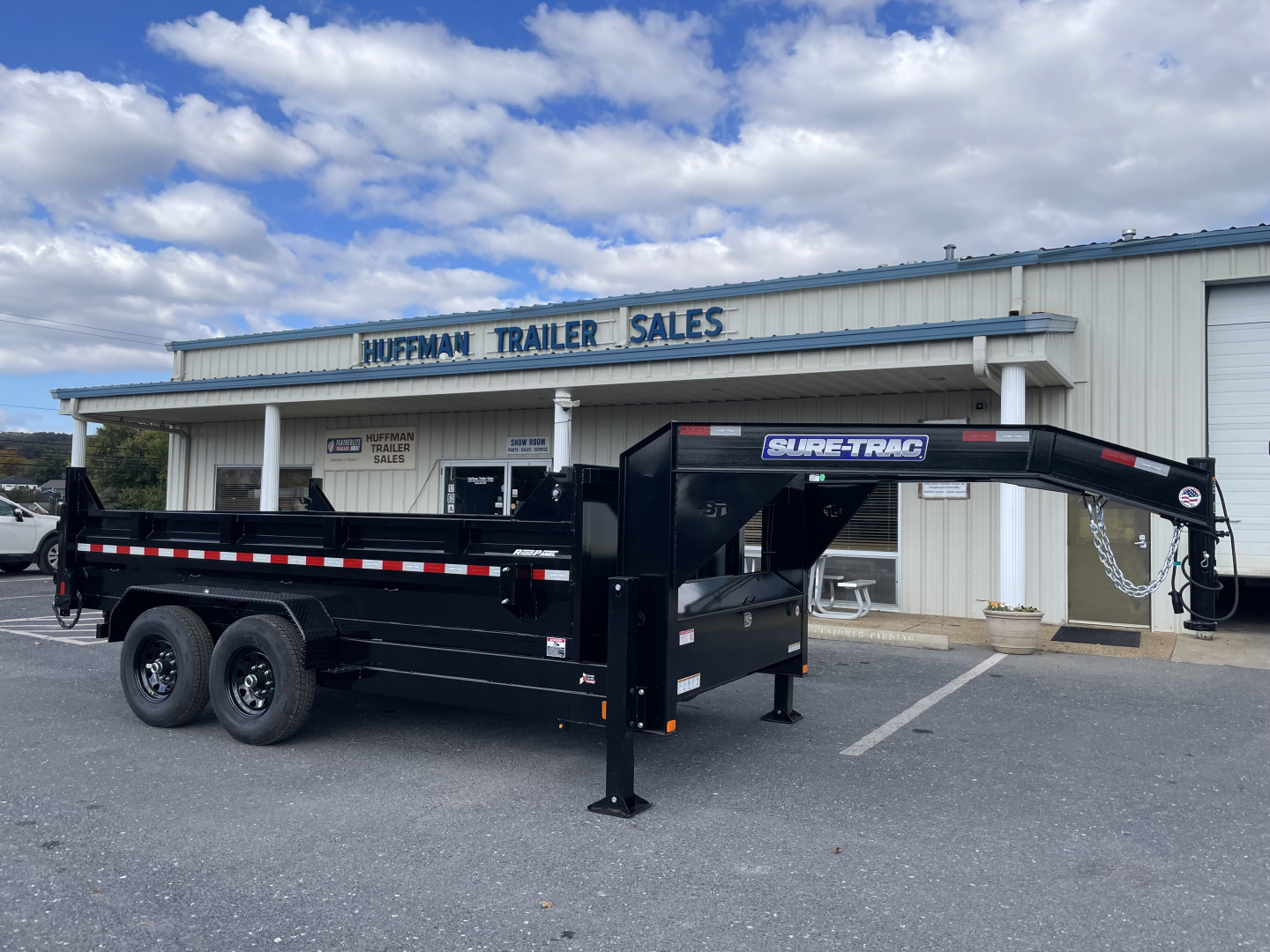 New 2026 Sure-Trac 7X14 Gooseneck Dump Trailer with Hydraulic Jacks & 7 Gauge Floor
