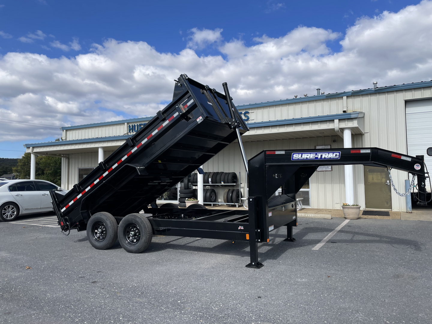New 2026 Sure-Trac 7X14 Gooseneck Dump Trailer with Hydraulic Jacks & 7 Gauge Floor