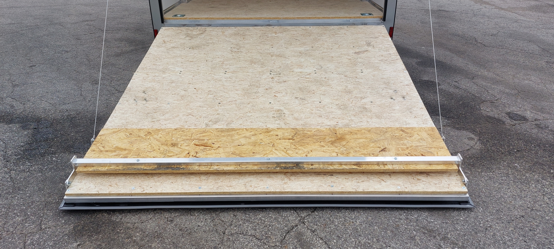 New 7.5 X 16 CARGO ENCLOSED ALL ALUMINUM 2026 LIGHTNING POLYCOR EXTERIOR