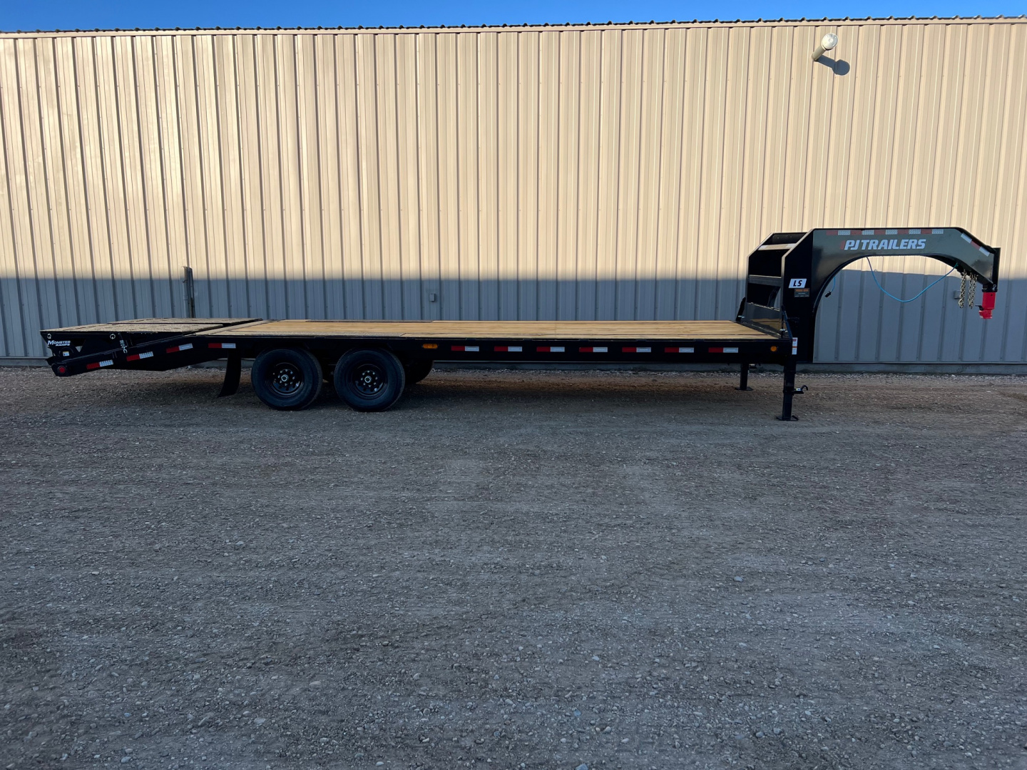 New 2026 PJ Trailers 26 Low Profile LS Gooseneck Trailer