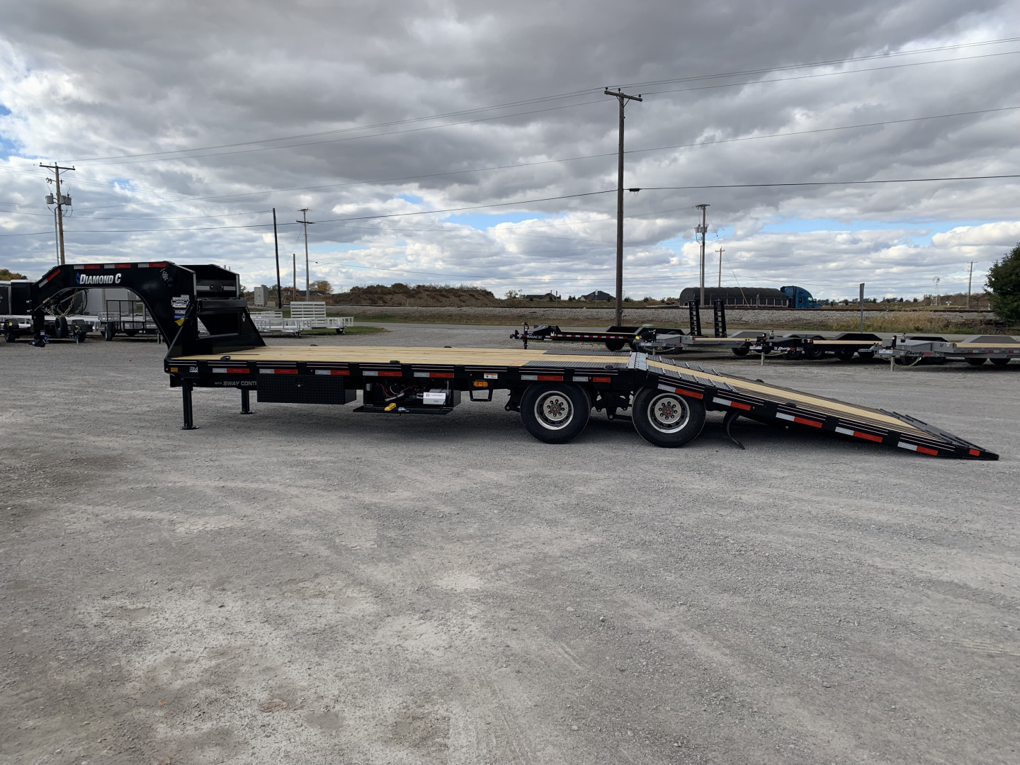 New 2026 Diamond C Trailers FMAX212L30X102HDT (102" X 30') 25.9K (Pacesetter Ed.) Hydraulic Dovetail Flatbed Trailer