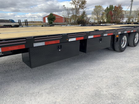 New 2026 Diamond C Trailers FMAX212L30X102HDT (102" X 30') 25.9K (Pacesetter Ed.) Hydraulic Dovetail Flatbed Trailer