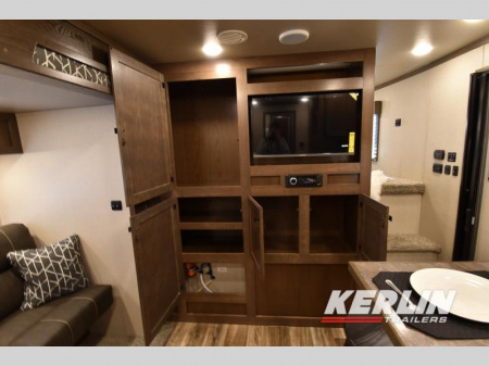 New 2025 Lakota Charger 8313 RKB