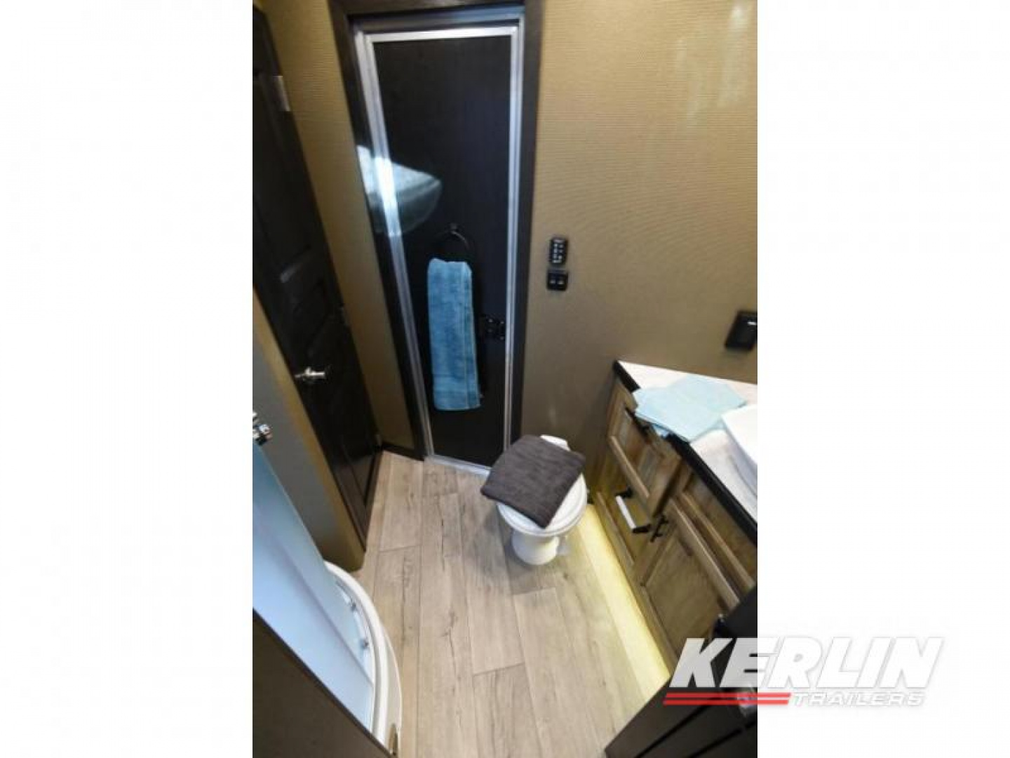 New 2025 Lakota Bighorn 8417T