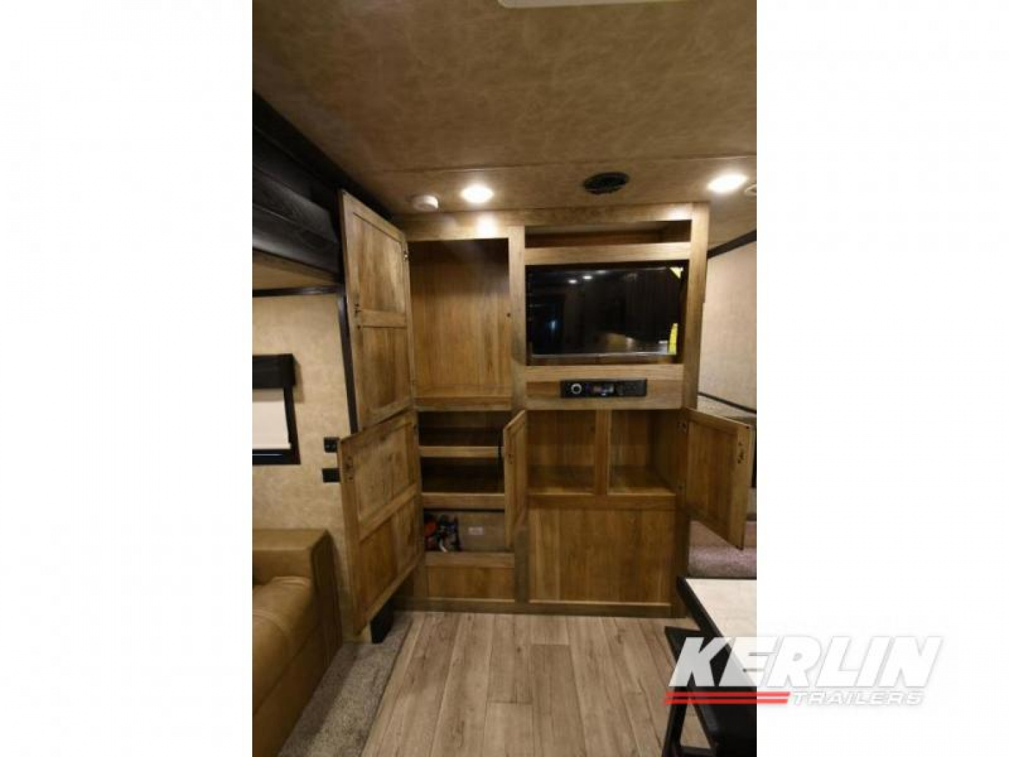 New 2025 Lakota Bighorn 8417T