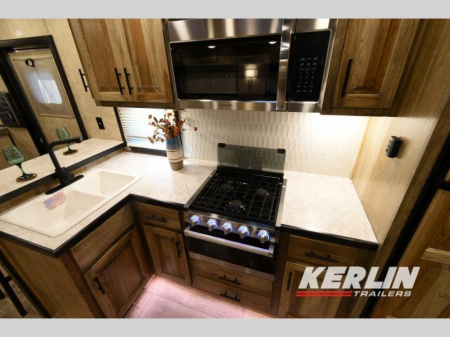 New 2025 Lakota Bighorn 8417T