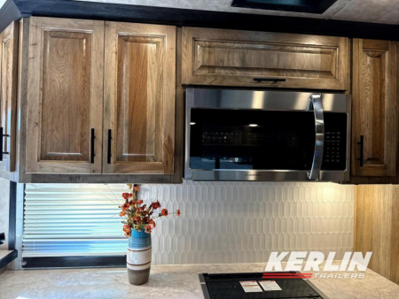 New 2025 Lakota Bighorn 8417T