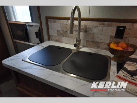 New 2026 Bison Trailers Trailhand TH71116.S Stock Combo Horse Trailer