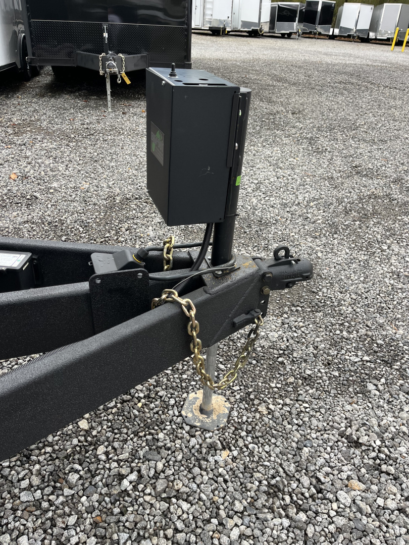 New 2026 Haulmark 34 Bathoom Race Trailer, Air Prep PKG, Awning, Polycor, Insulated, Window, 54" ALX Slide Out Step, A/C + Heat