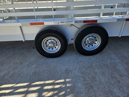 New 2025 Gooseneck Mfg 24' 17.5K Stock Trailer w/ Rubber Cleated Foor