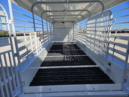 New 2025 Gooseneck Mfg 24' 17.5K Stock Trailer w/ Rubber Cleated Foor