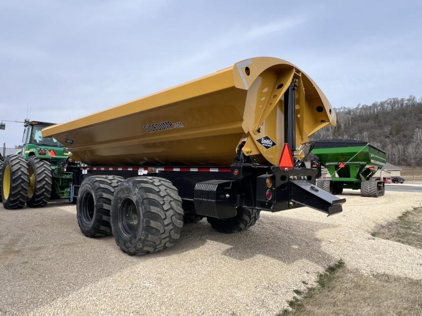 New 2024 SmithCo CP30 Side Dump Trailer