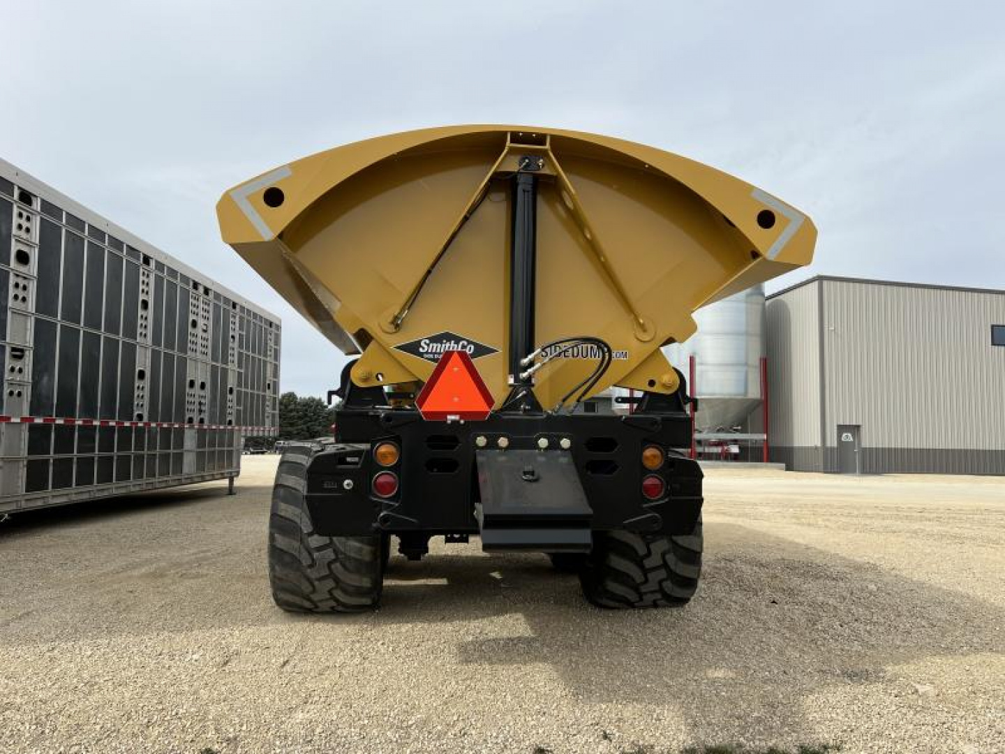 New 2024 SmithCo CP30 Side Dump Trailer