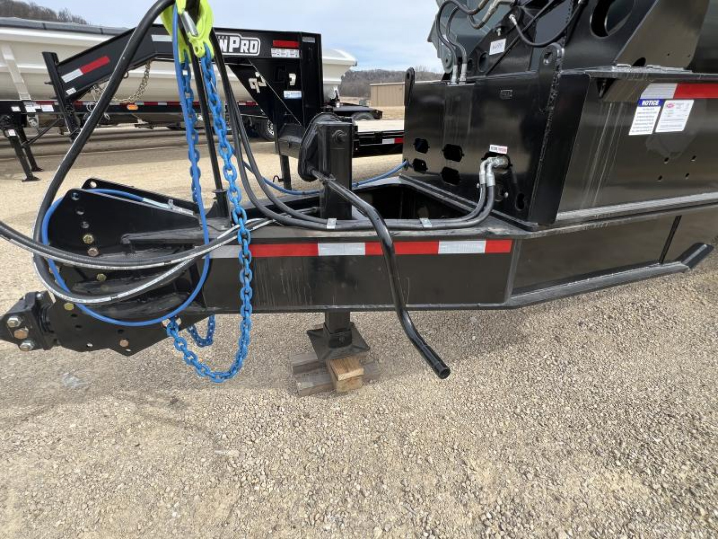 New 2024 SmithCo CPSHV20 Side Dump Trailer