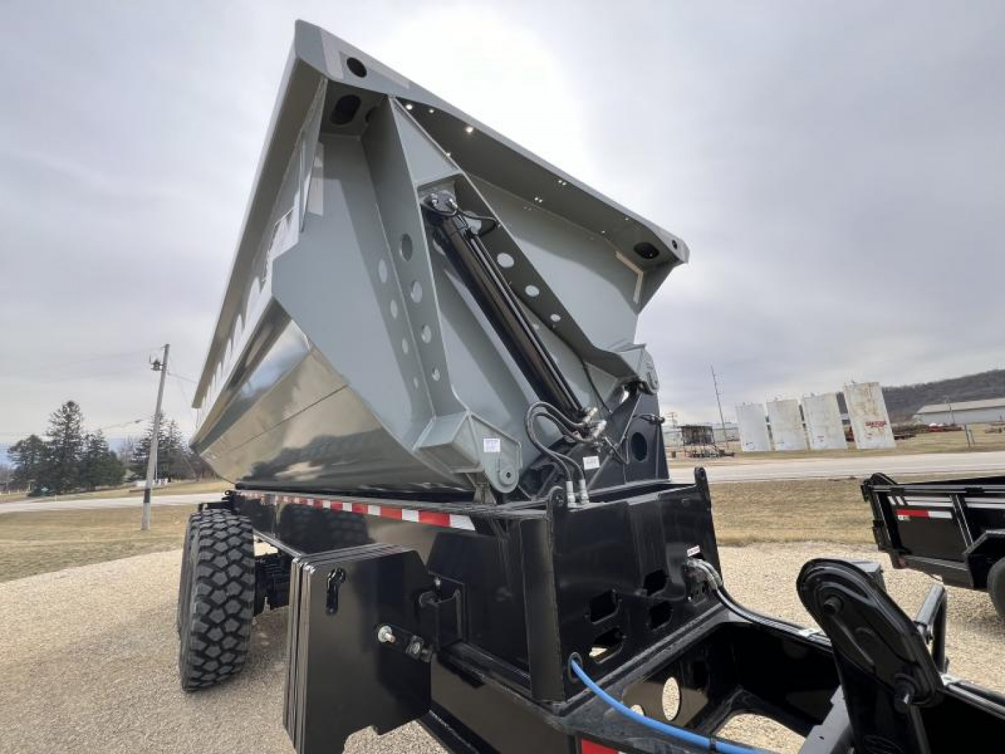 New 2024 SmithCo CPSHV20 Side Dump Trailer