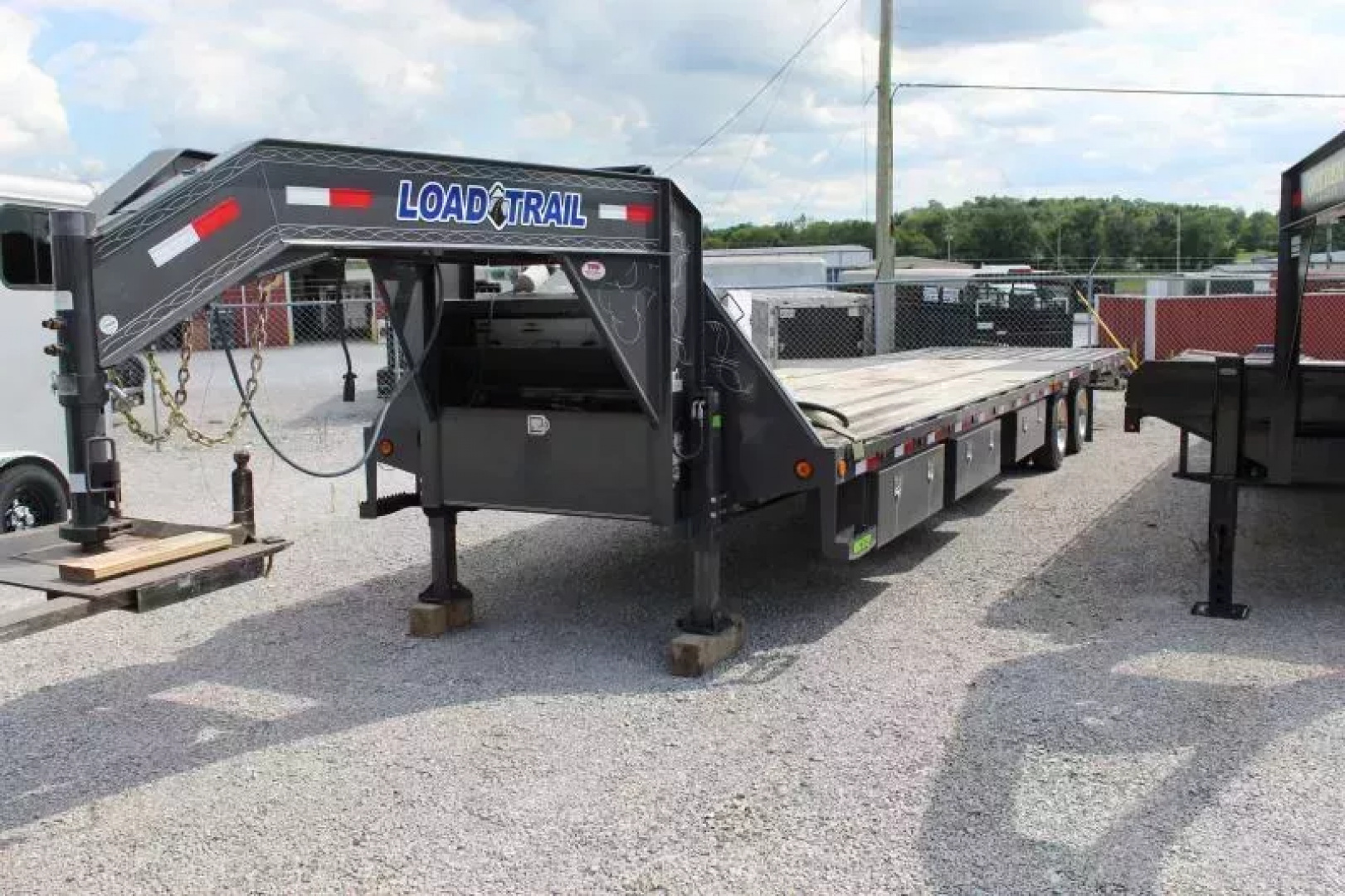 Used 2022 Gooseneck Load Trail Equipment Trailer
