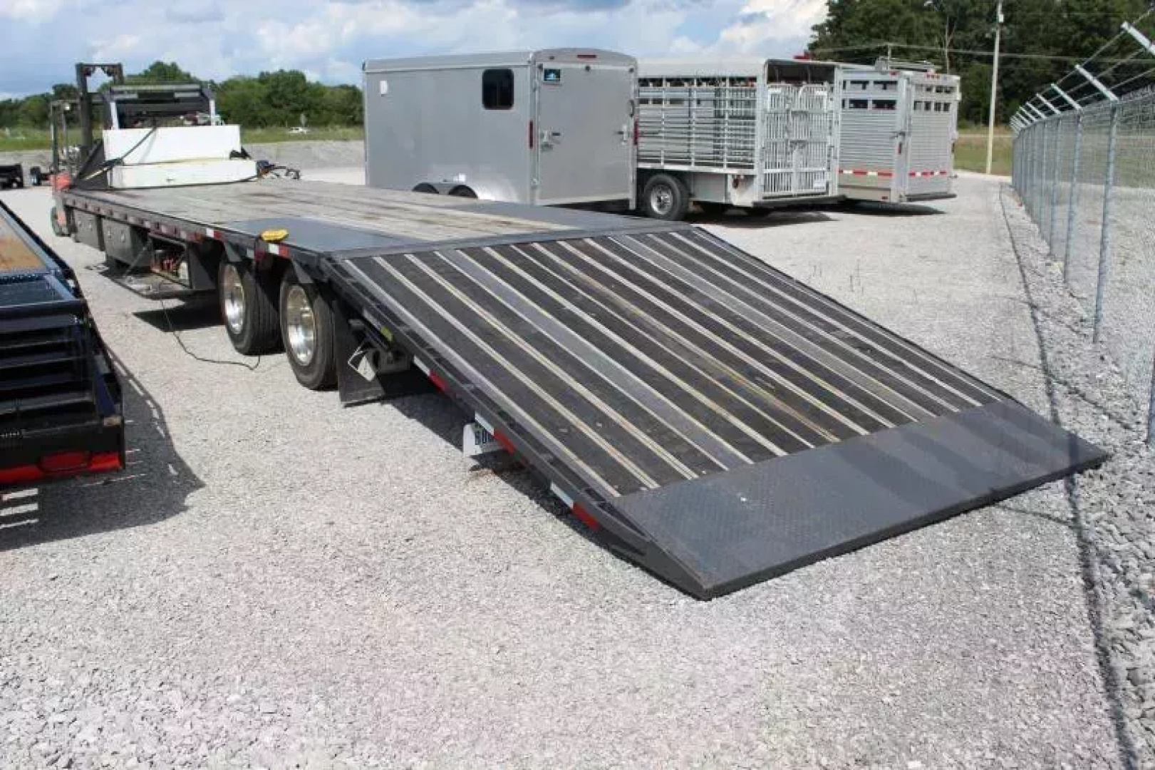 Used 2022 Gooseneck Load Trail Equipment Trailer