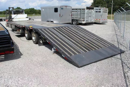 Used 2022 Gooseneck Load Trail Equipment Trailer