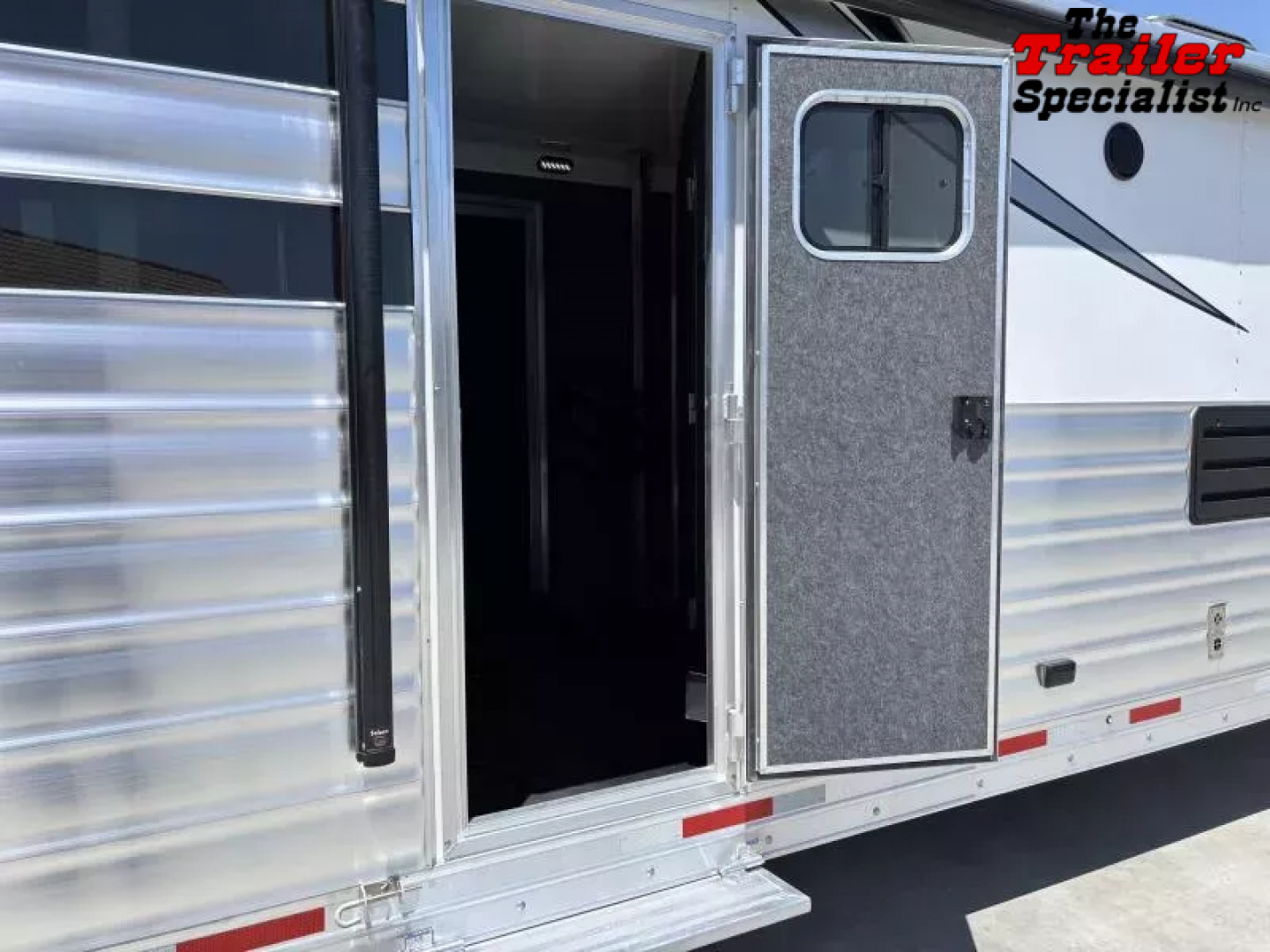 New 2026 Lakota CHARGER STOCK LQ Horse Trailer