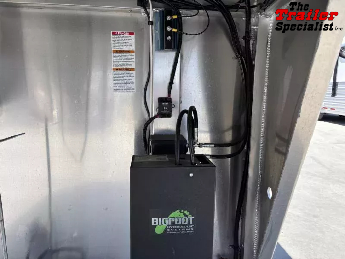 New 2026 Lakota CHARGER STOCK LQ Horse Trailer