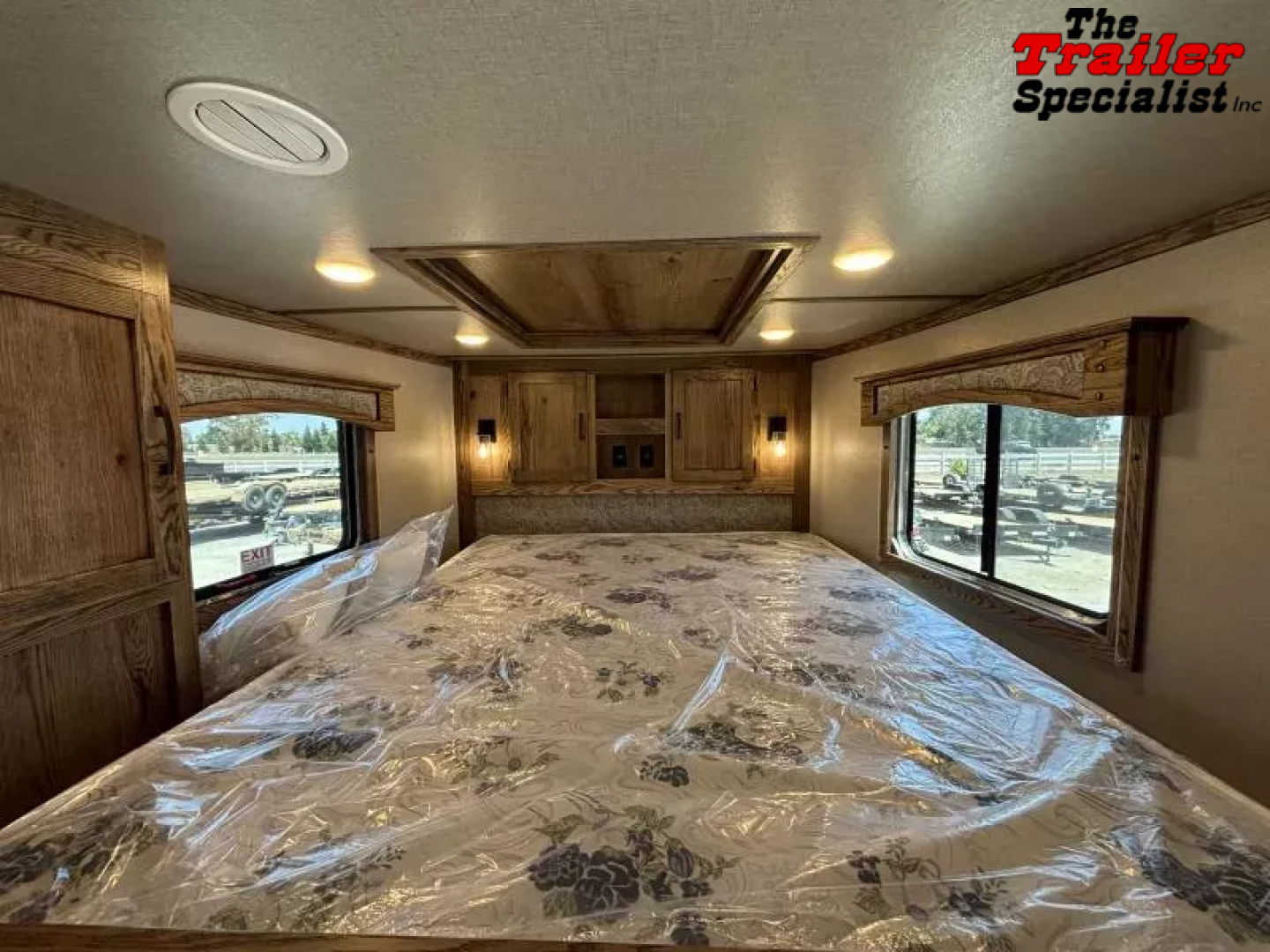 New 2026 Lakota CHARGER STOCK LQ Horse Trailer