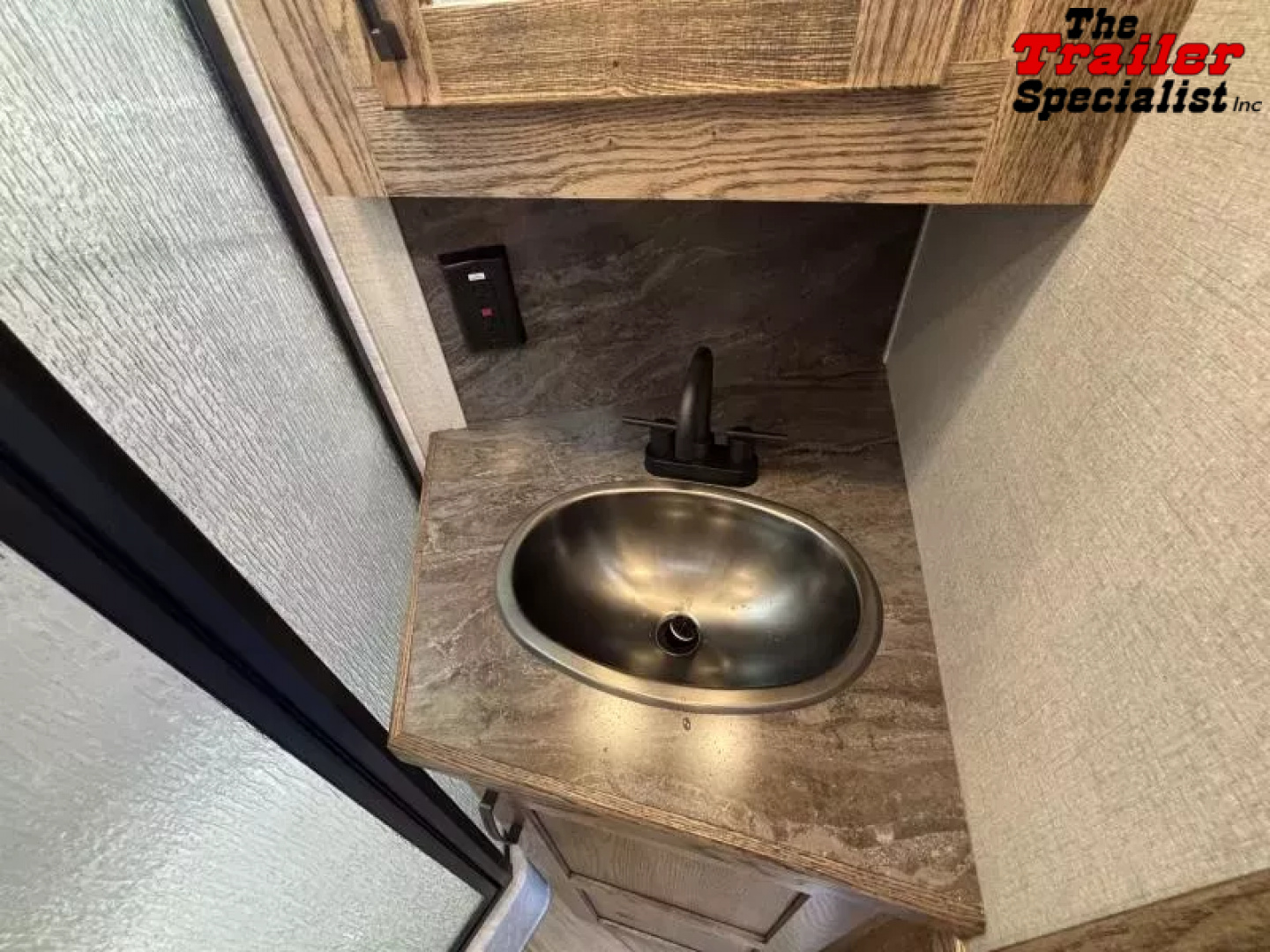 New 2026 Lakota CHARGER STOCK LQ Horse Trailer