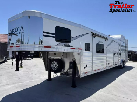 New 2026 Lakota CHARGER STOCK LQ Horse Trailer
