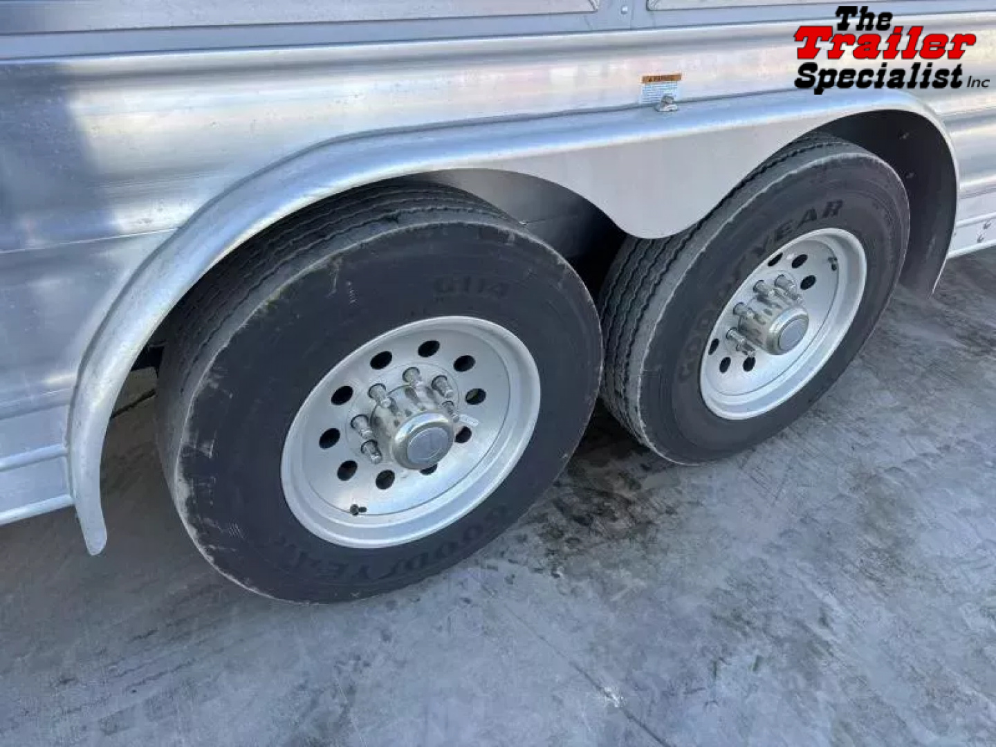 New 2026 Lakota INFINITY 15FT LQ GN 3H SLANT Horse Trailer