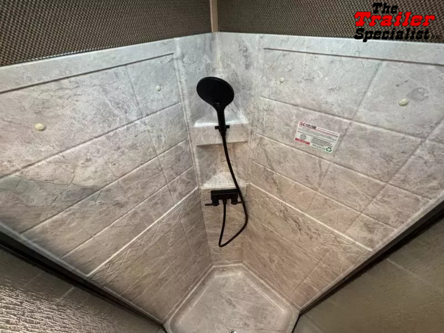 New 2026 Lakota INFINITY 15FT LQ GN 3H SLANT Horse Trailer