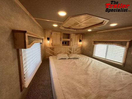 New 2026 Lakota INFINITY 15FT LQ GN 3H SLANT Horse Trailer