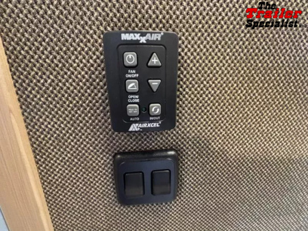 New 2026 Lakota INFINITY 15FT LQ GN 3H SLANT Horse Trailer