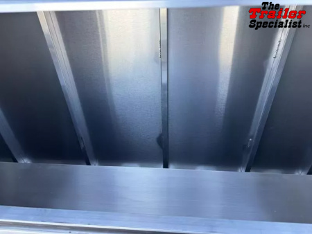 New 2026 Lakota INFINITY 15FT LQ GN 3H SLANT Horse Trailer