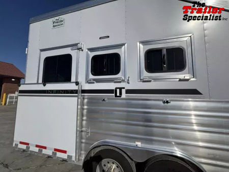 New 2026 Lakota INFINITY 15FT LQ GN 3H SLANT Horse Trailer