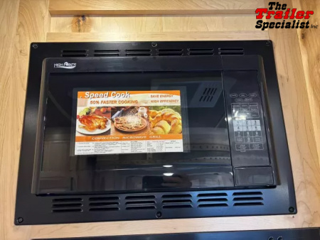 New 2026 Lakota INFINITY 15FT LQ GN 3H SLANT Horse Trailer