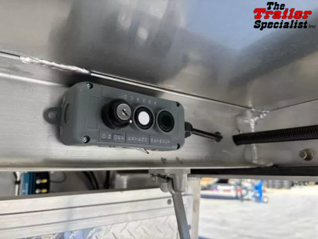 New 2026 Lakota INFINITY 15FT LQ GN 3H SLANT Horse Trailer