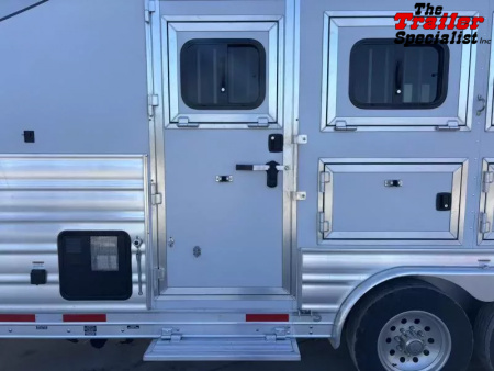 New 2026 Lakota INFINITY 15FT LQ GN 3H SLANT Horse Trailer