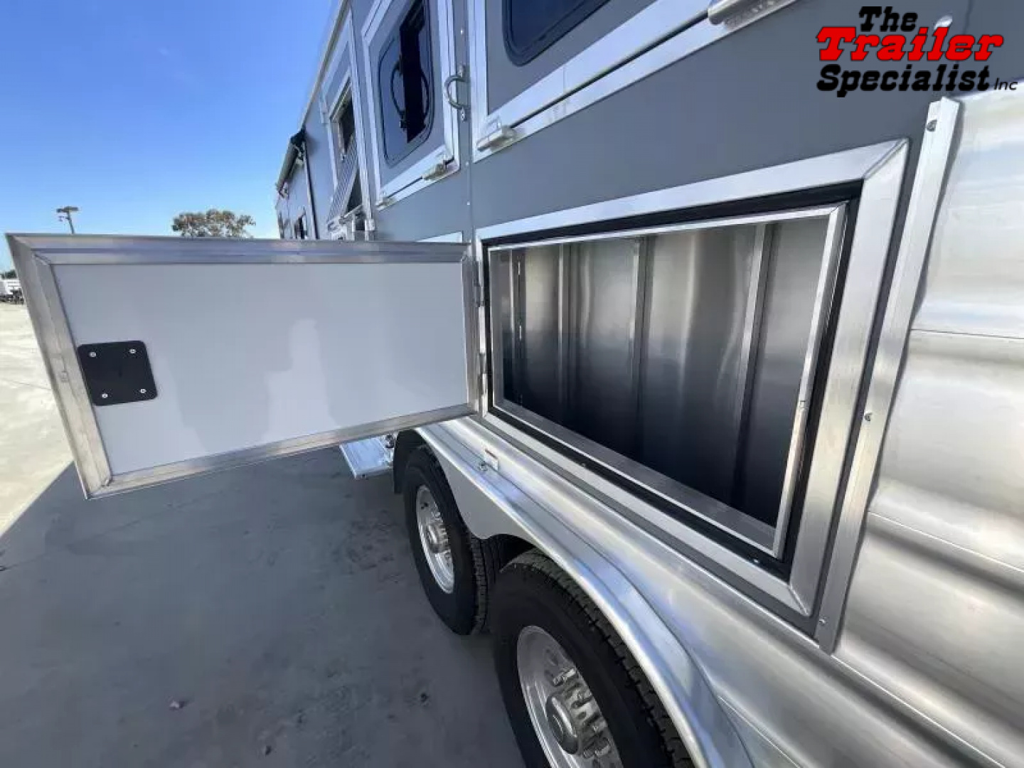 New 2026 Lakota COLT 13FT LQ 3H SLANT GN Horse Trailer