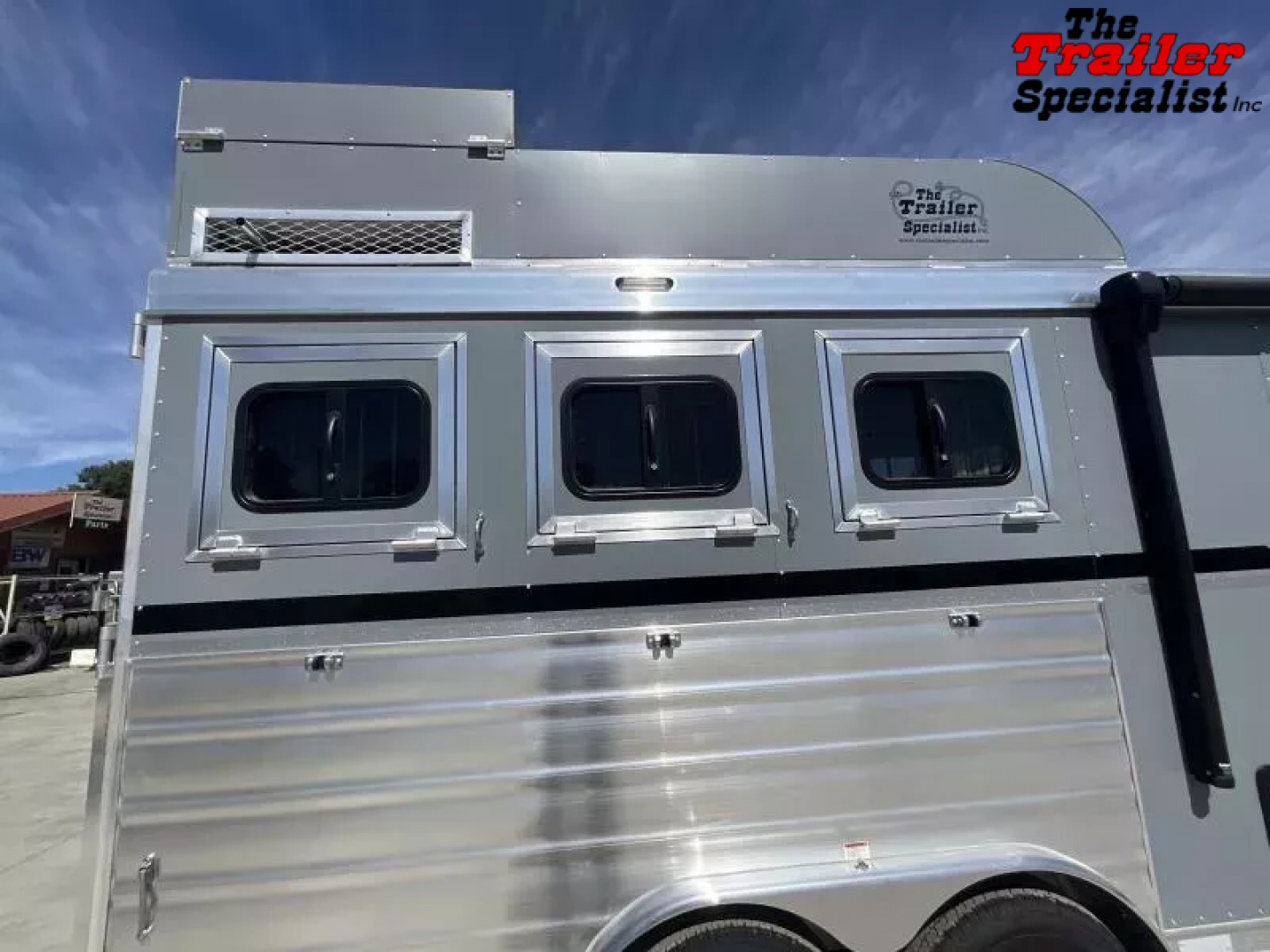 New 2026 Lakota COLT 13FT LQ 3H SLANT GN Horse Trailer