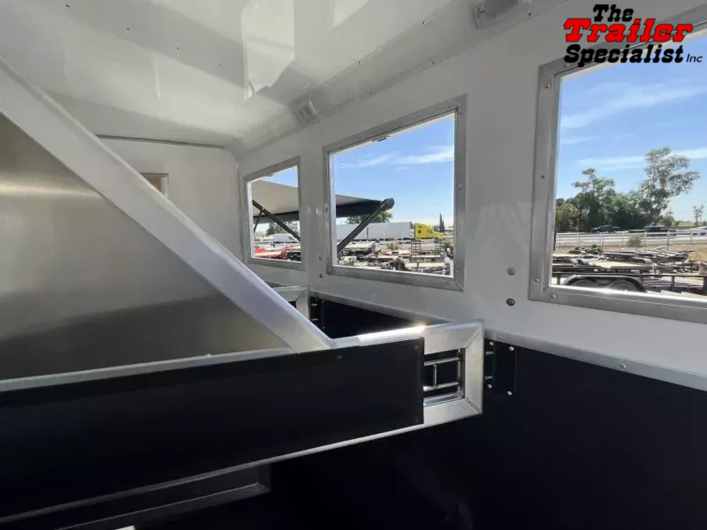 New 2026 Lakota COLT 13FT LQ 3H SLANT GN Horse Trailer