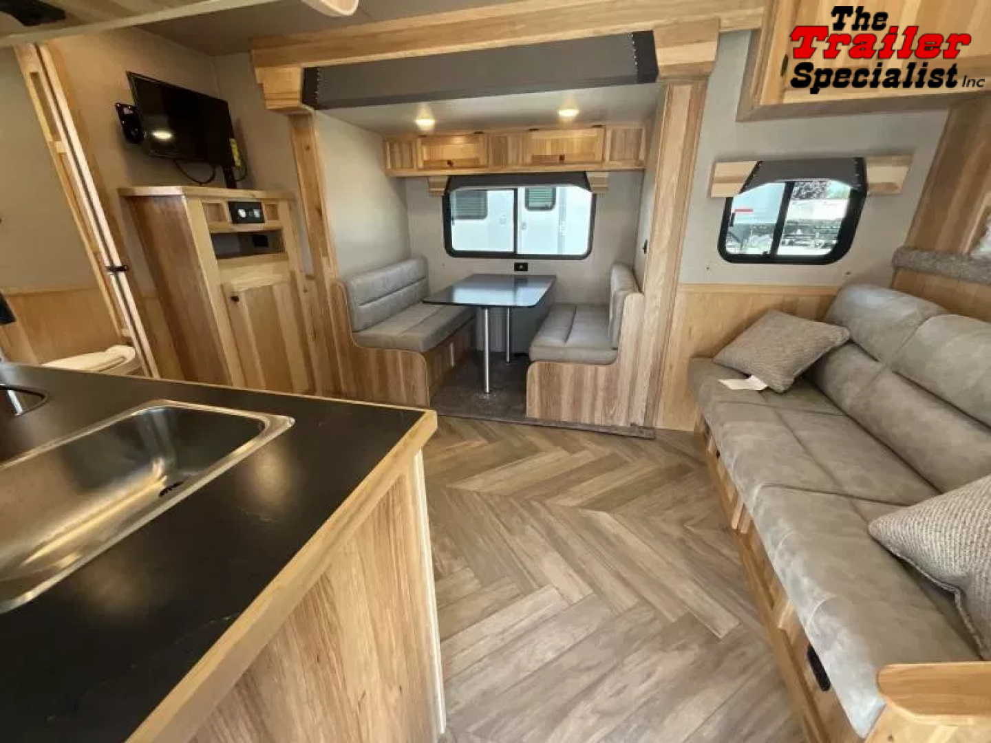 New 2026 Lakota COLT 13FT LQ 3H SLANT GN Horse Trailer