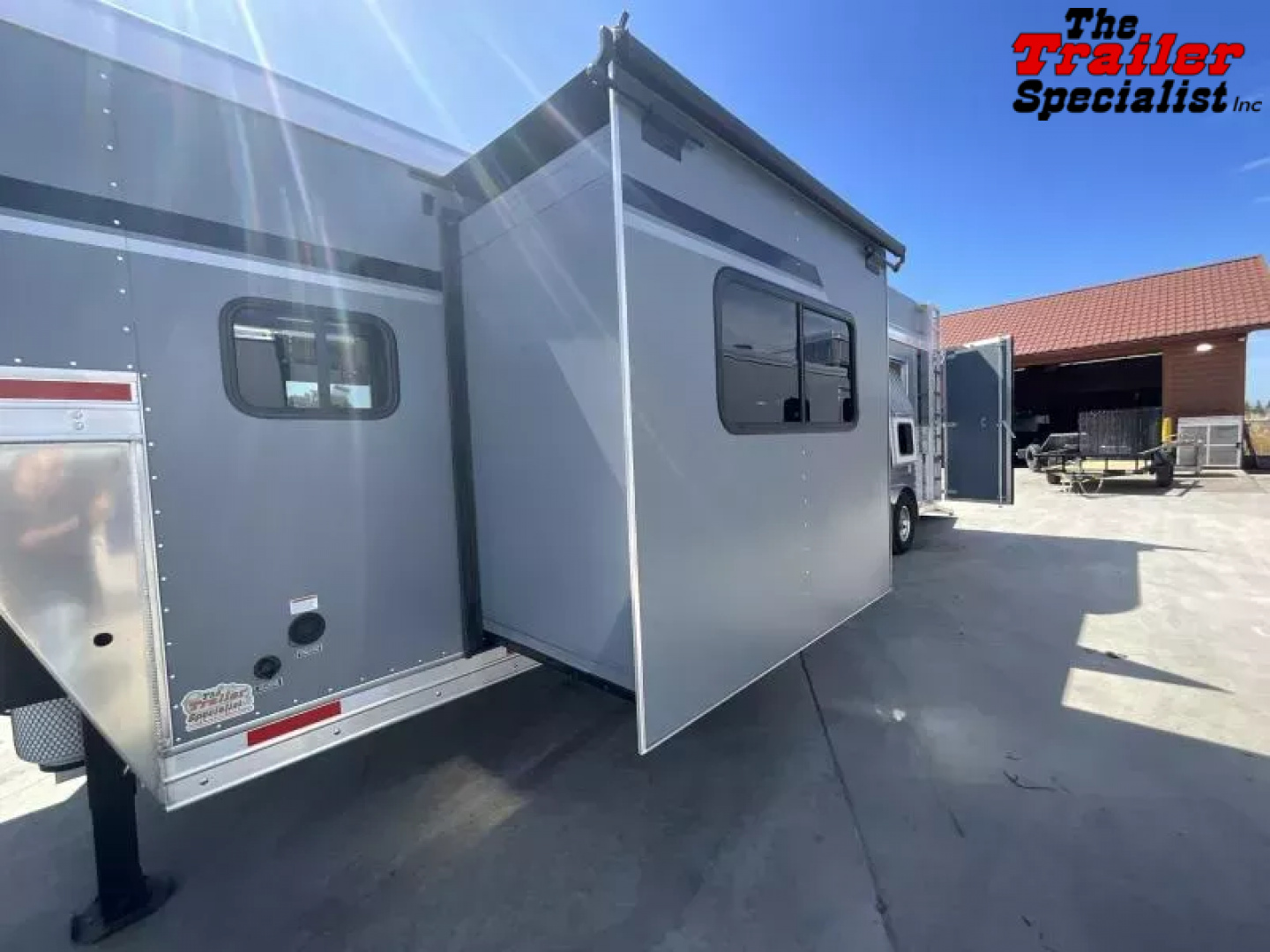 New 2026 Lakota COLT 13FT LQ 3H SLANT GN Horse Trailer