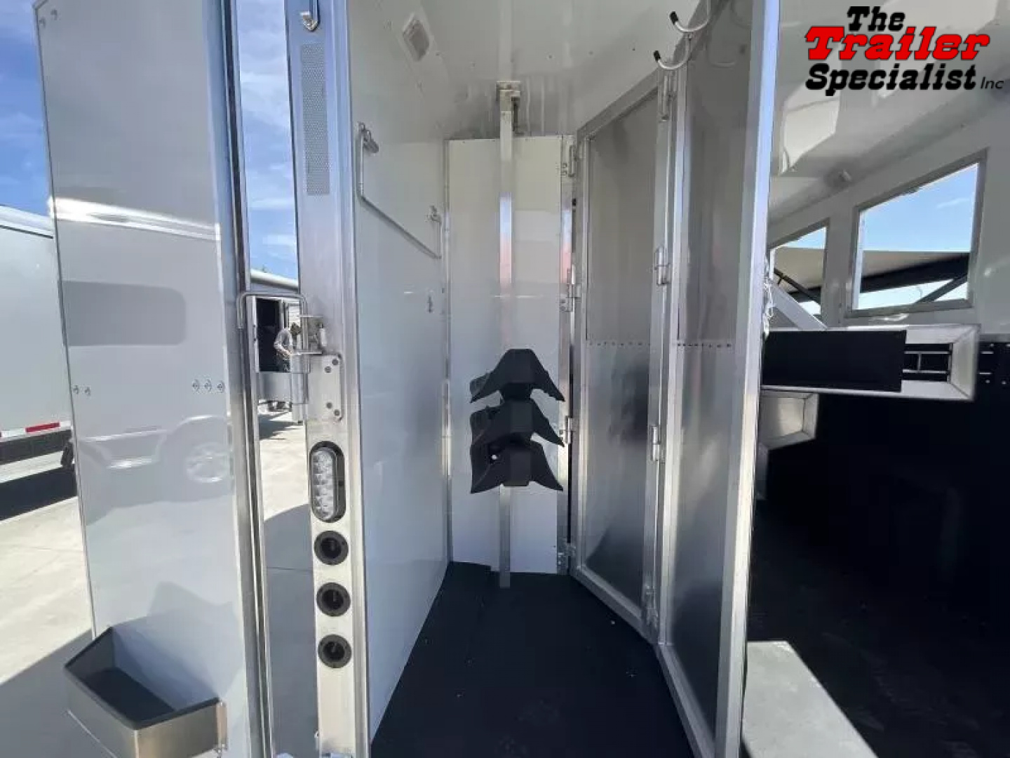 New 2026 Lakota COLT 13FT LQ 3H SLANT GN Horse Trailer